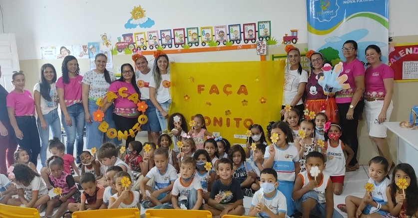 CREAS na Escola Municipal Pedro Paulo da Silva contando historias