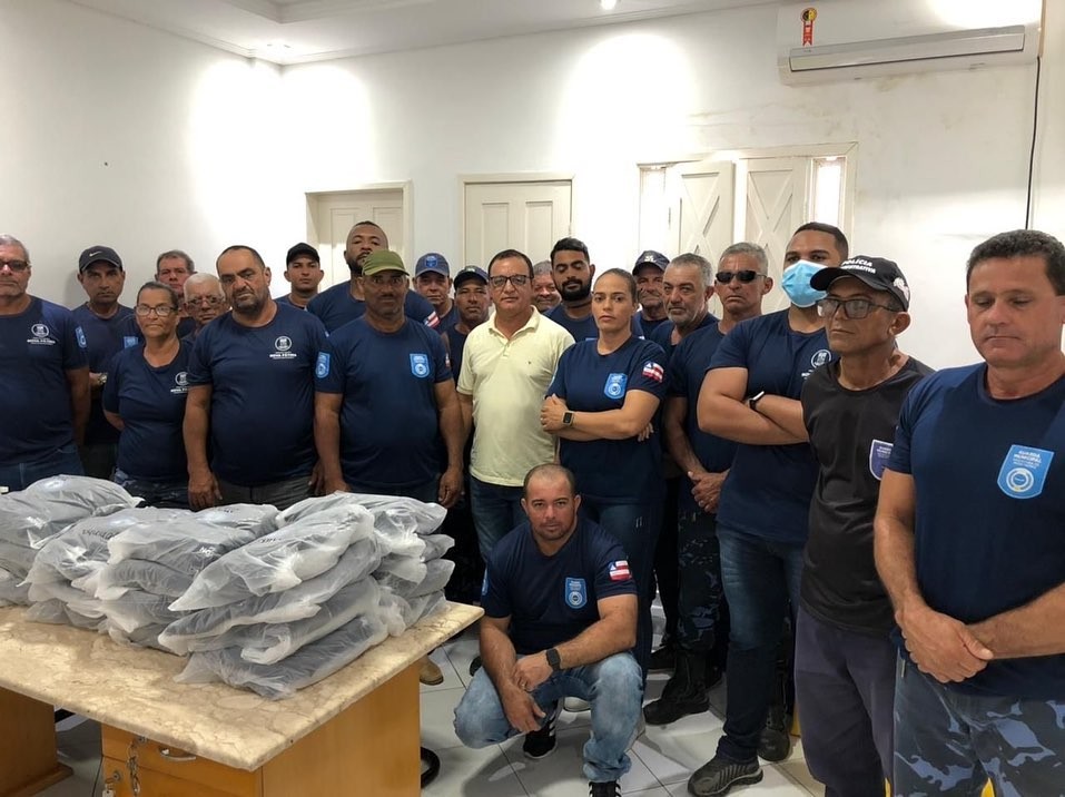 Entrega de novos fardamentos dos Guardas Municipais