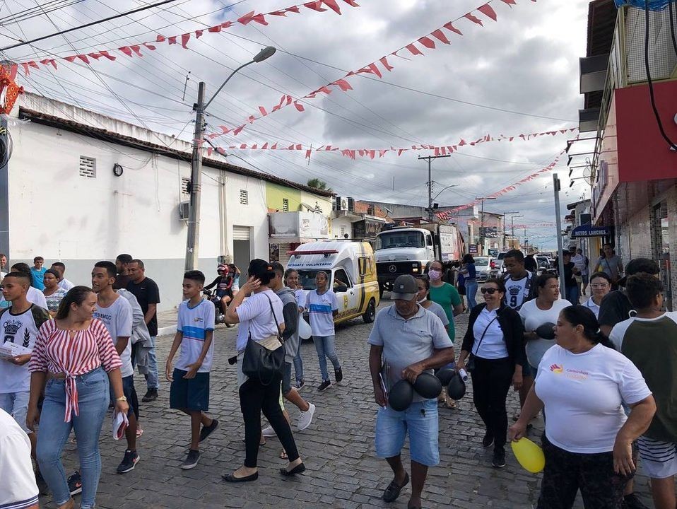 Caminhada de conscientização à importância do combate ao mosquito da dengue